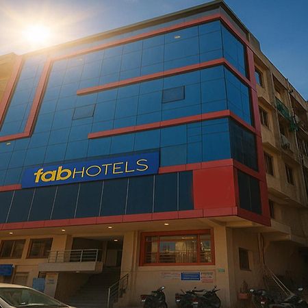 Fabhotel The Golf Inn نويدا المظهر الخارجي الصورة