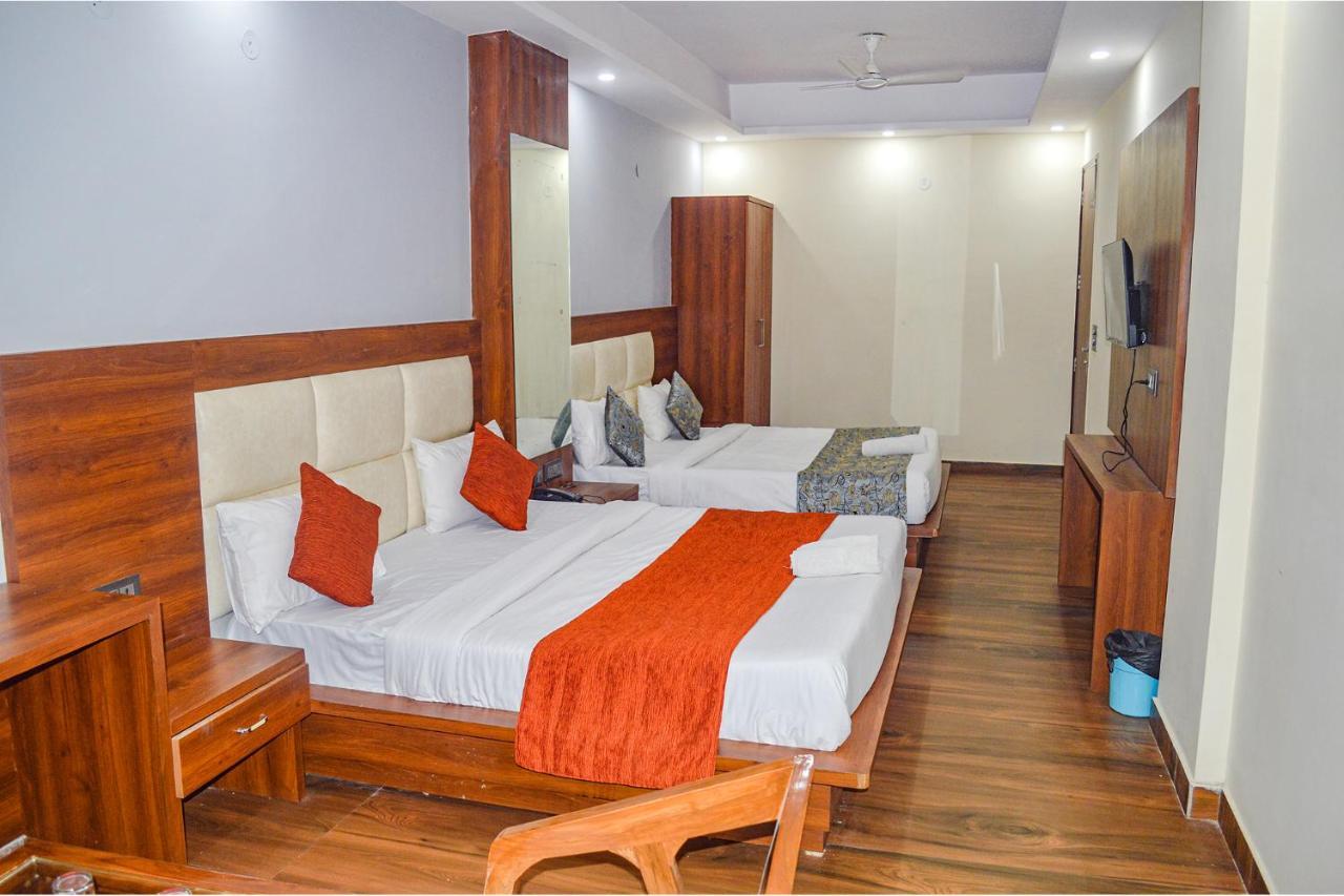 Fabhotel The Golf Inn نويدا المظهر الخارجي الصورة