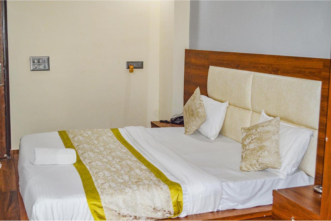 Fabhotel The Golf Inn نويدا المظهر الخارجي الصورة