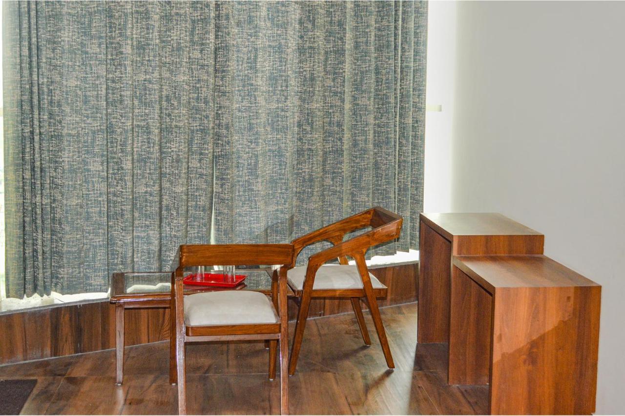 Fabhotel The Golf Inn نويدا المظهر الخارجي الصورة