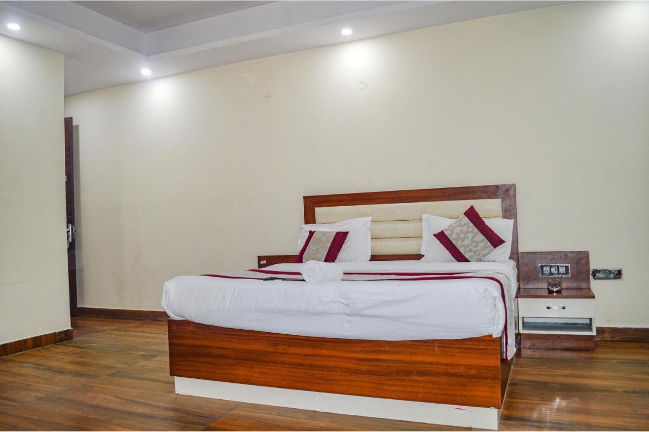 Fabhotel The Golf Inn نويدا المظهر الخارجي الصورة