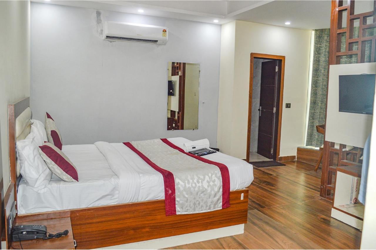 Fabhotel The Golf Inn نويدا المظهر الخارجي الصورة