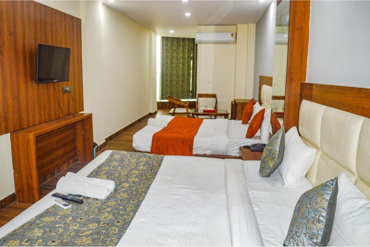 Fabhotel The Golf Inn نويدا المظهر الخارجي الصورة