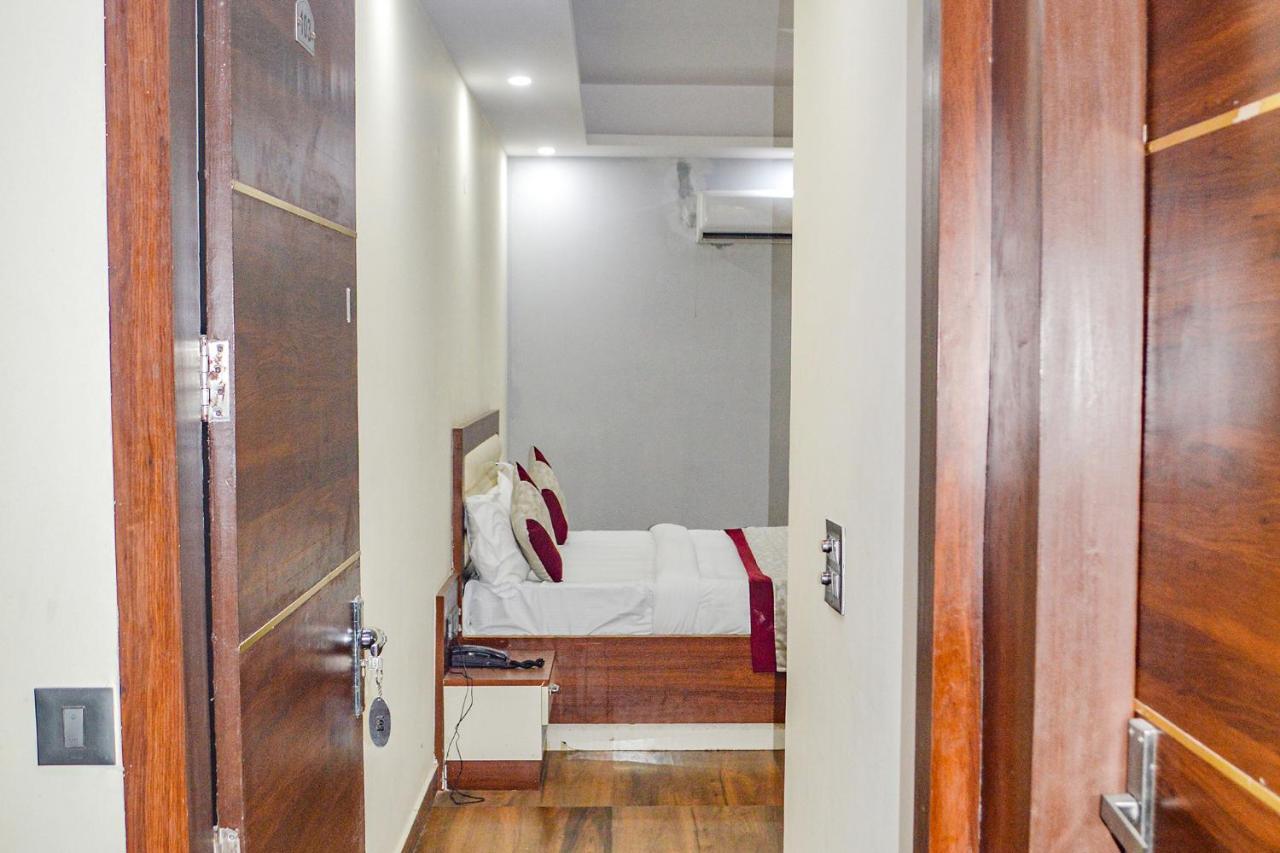 Fabhotel The Golf Inn نويدا المظهر الخارجي الصورة