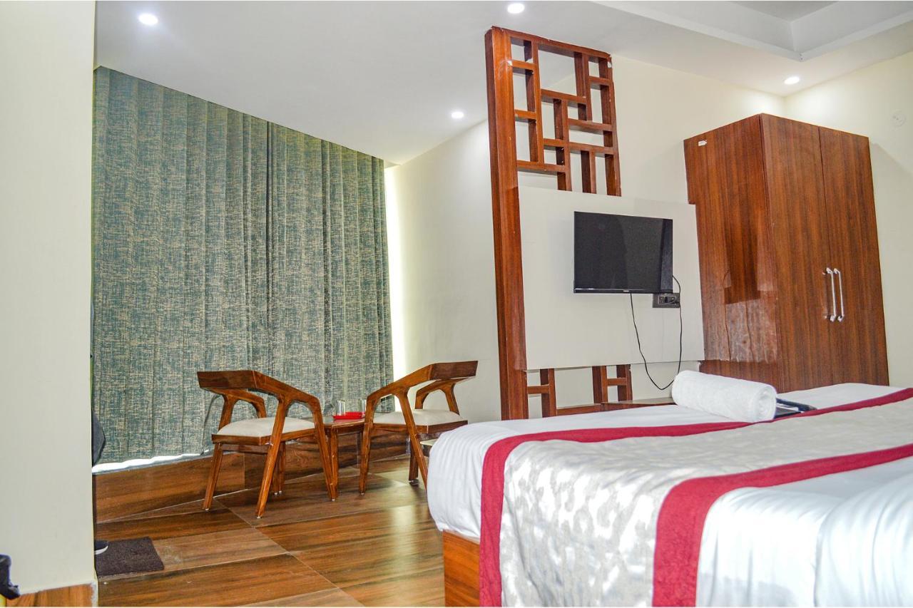 Fabhotel The Golf Inn نويدا المظهر الخارجي الصورة