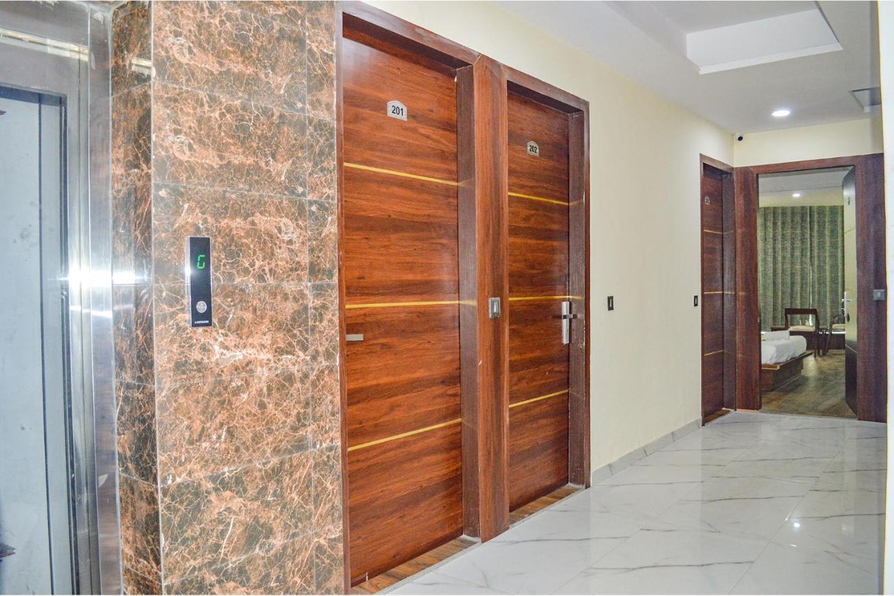 Fabhotel The Golf Inn نويدا المظهر الخارجي الصورة