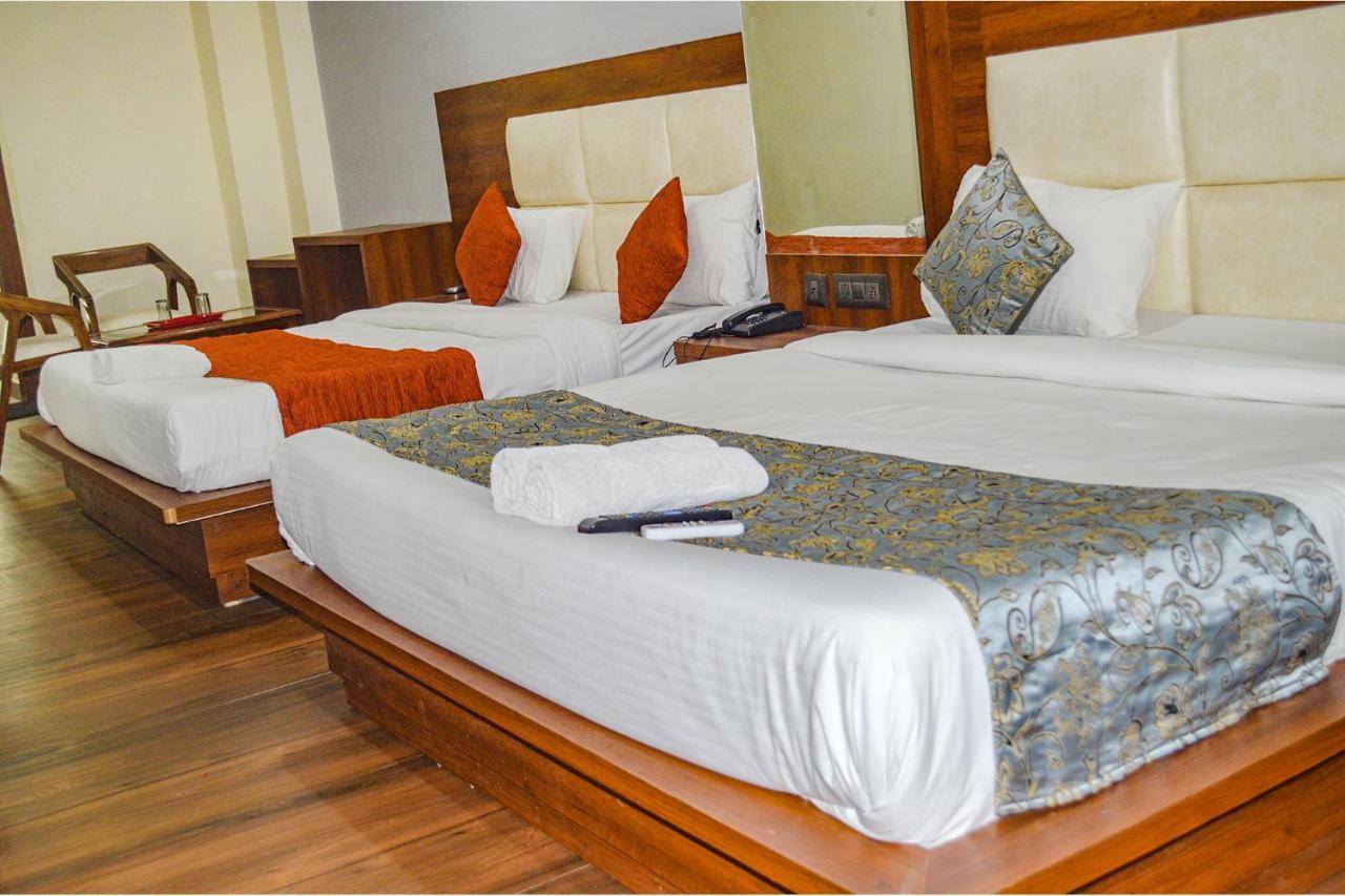 Fabhotel The Golf Inn نويدا المظهر الخارجي الصورة