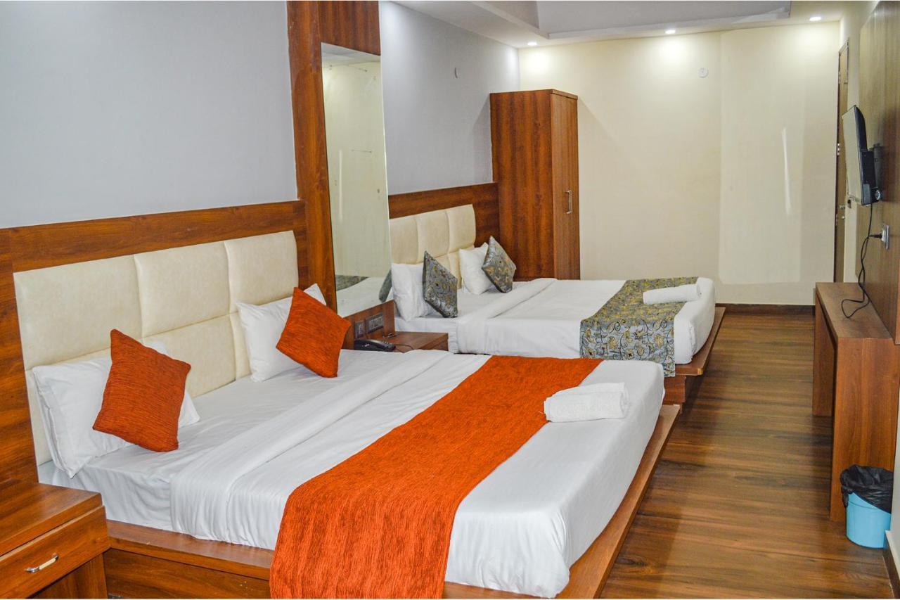 Fabhotel The Golf Inn نويدا المظهر الخارجي الصورة