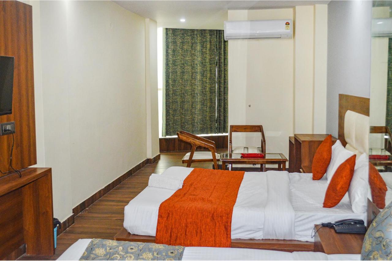 Fabhotel The Golf Inn نويدا المظهر الخارجي الصورة