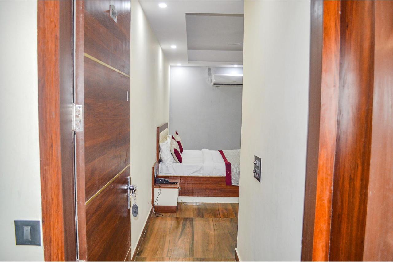 Fabhotel The Golf Inn نويدا المظهر الخارجي الصورة