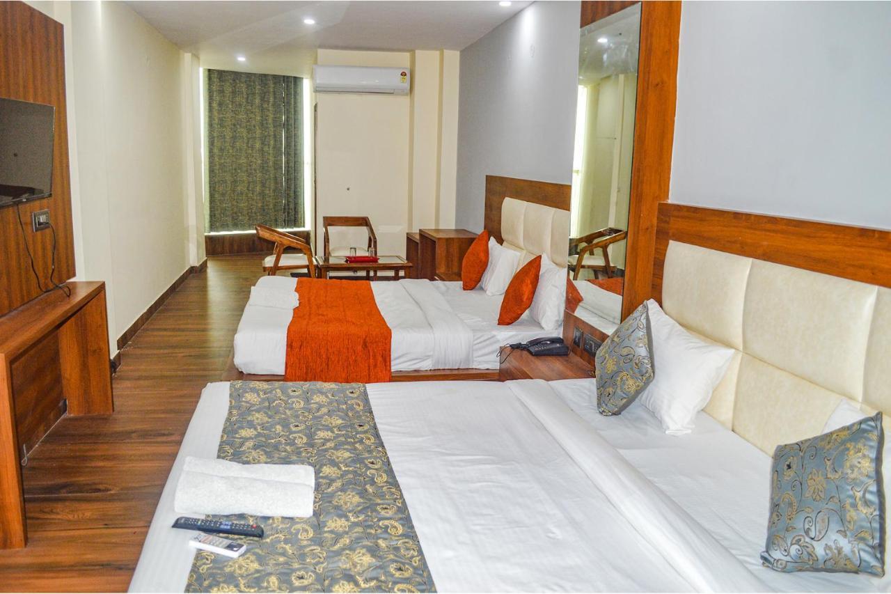 Fabhotel The Golf Inn نويدا المظهر الخارجي الصورة