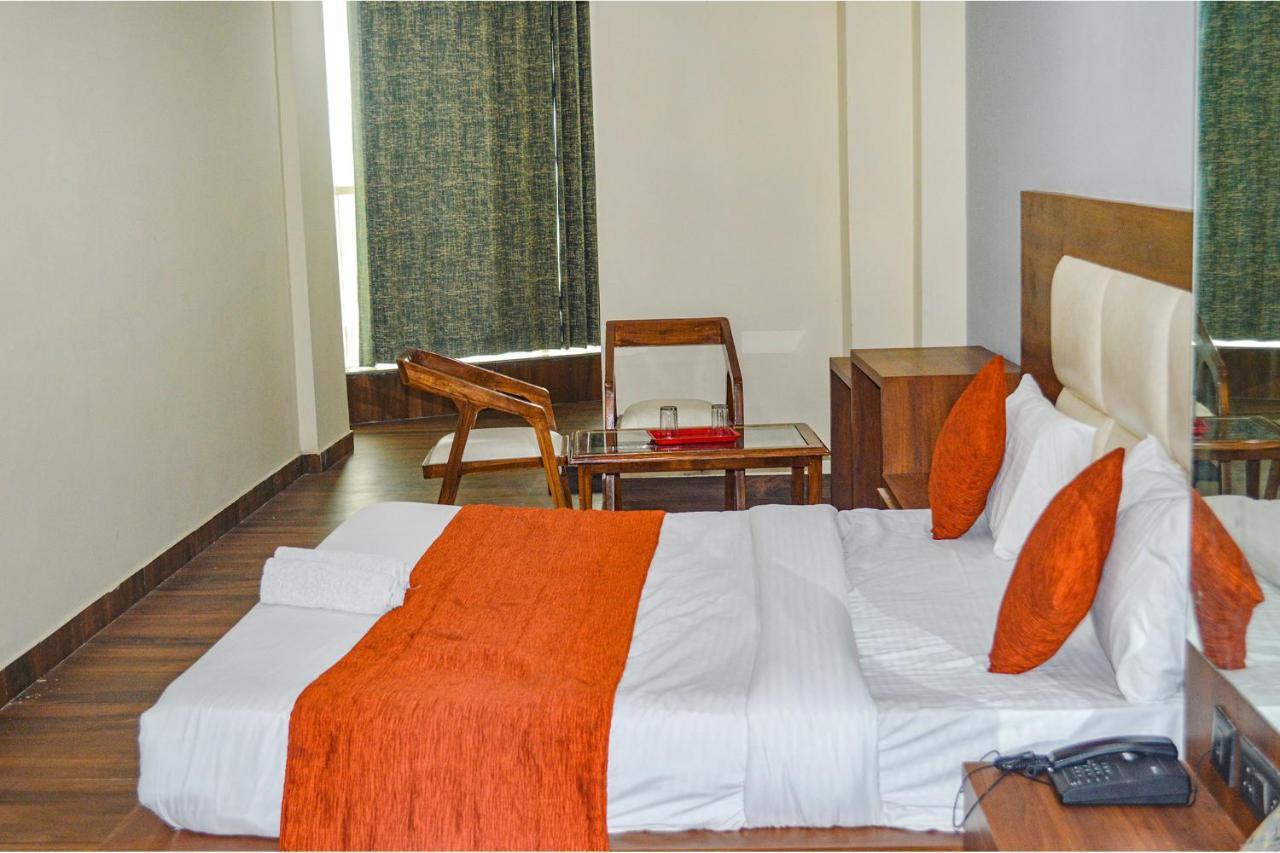 Fabhotel The Golf Inn نويدا المظهر الخارجي الصورة