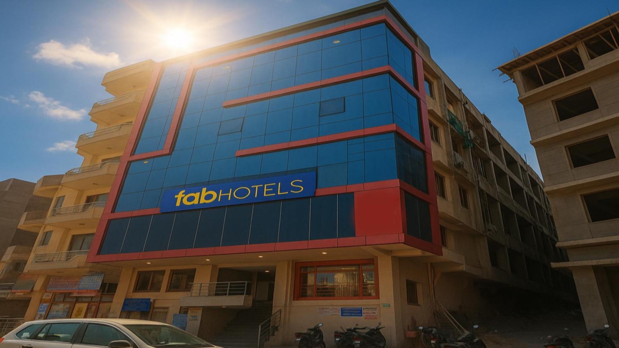 Fabhotel The Golf Inn نويدا المظهر الخارجي الصورة